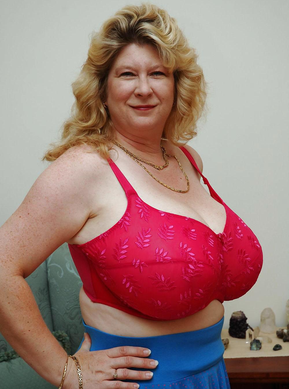 Large Mature Breasts - Big Boobs mature 38HH - 33 Pics | xHamster