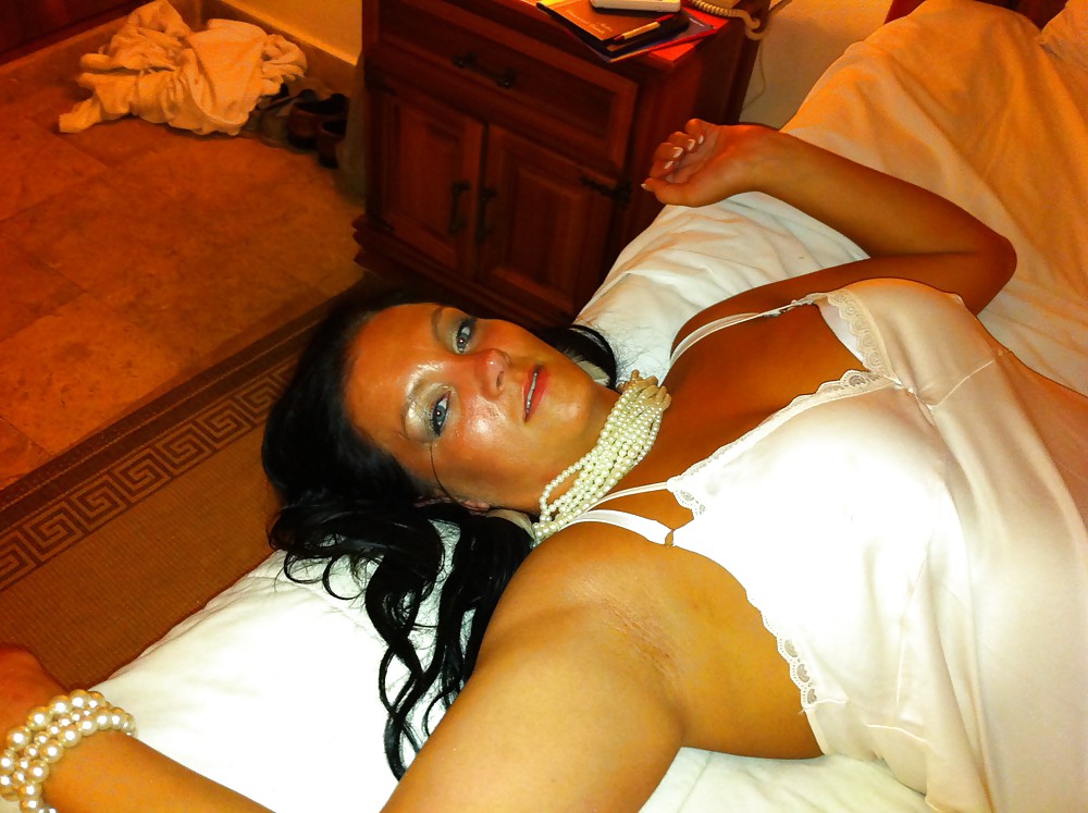 Busty Amateur Lady pict gal