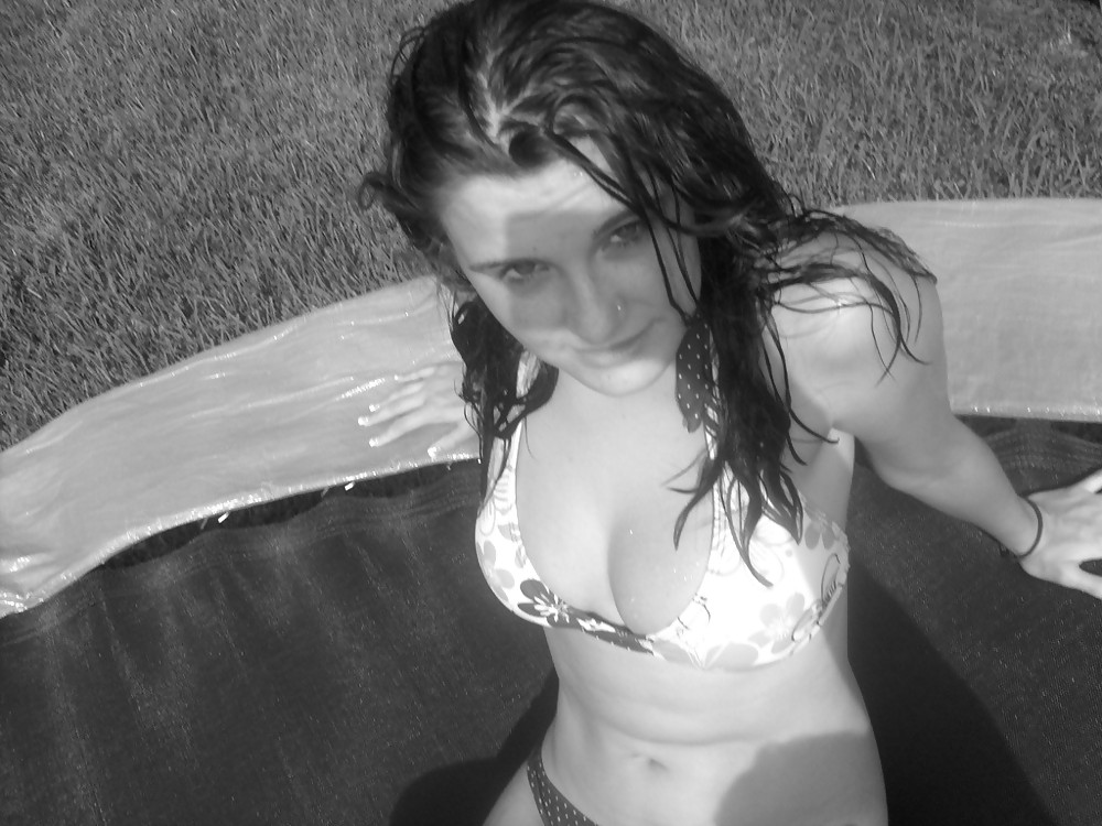 Roxie is a Spunky teen. pict gal