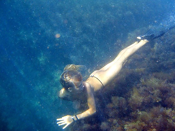 I am under water pict gal