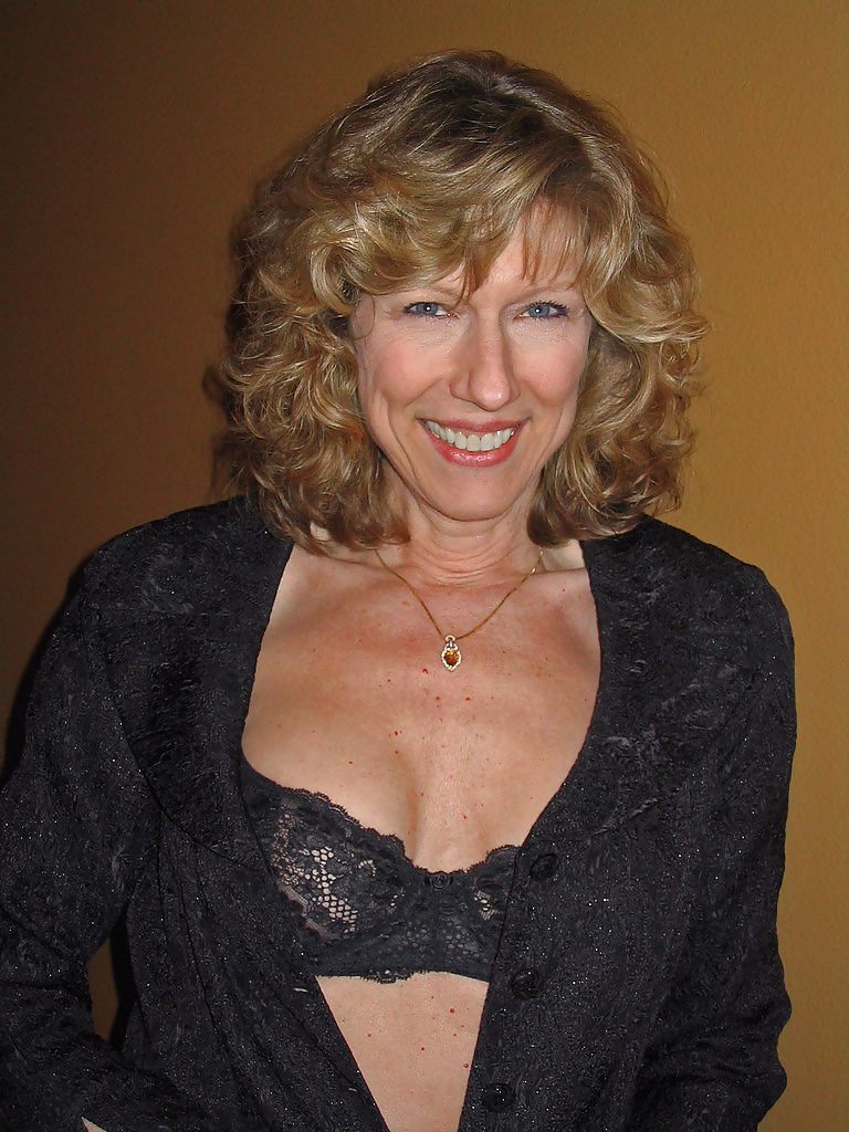 Sexy Mature Milf Mary pict gal
