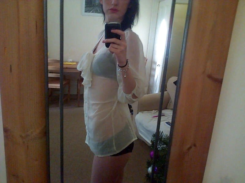 my mate sister !! off her macbook pro pict gal