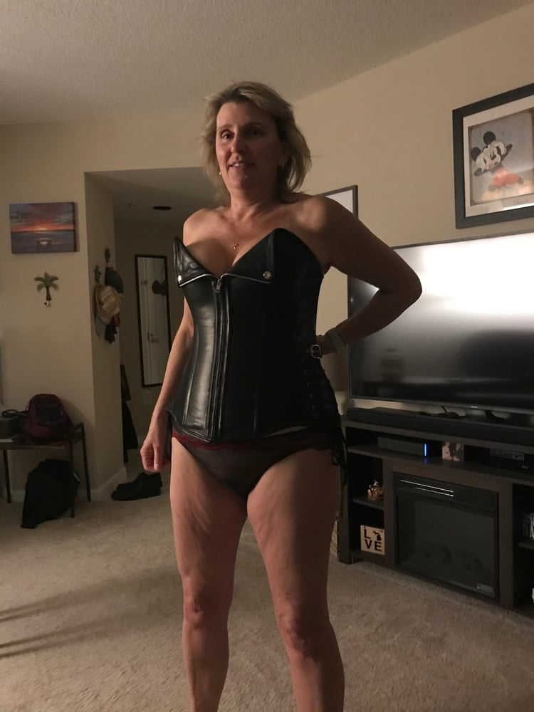 Leather Girdle Porn - See and Save As leigh loves her leather corset porn pict - 4crot.com