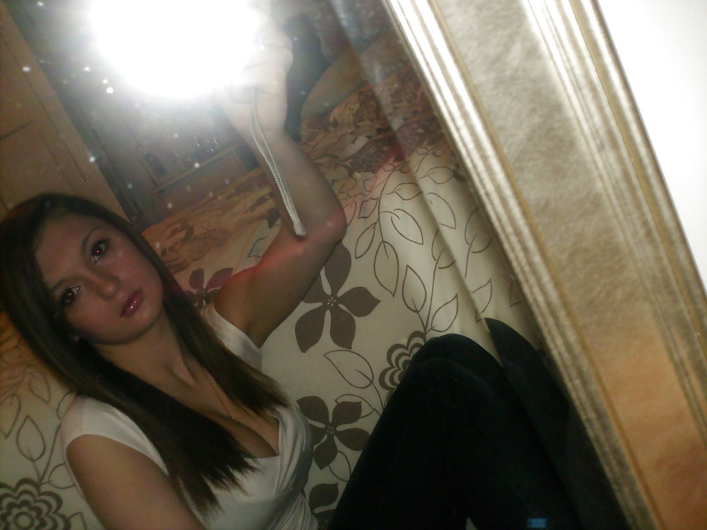 She knows she's a tease.... pict gal