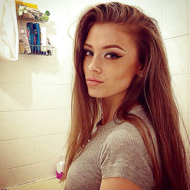 UK Facebook Teens - Bella & Bethany pict gal