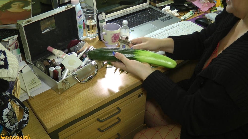 Annadevot - The CUCUMBER as anal spare? - 16 Pics 