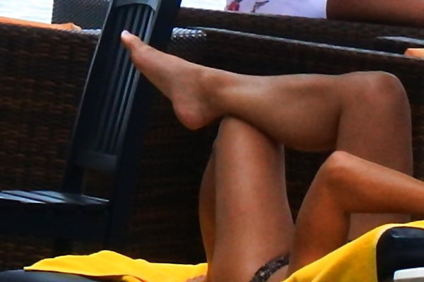 Holiday 2017 candid feet and soles pict gal