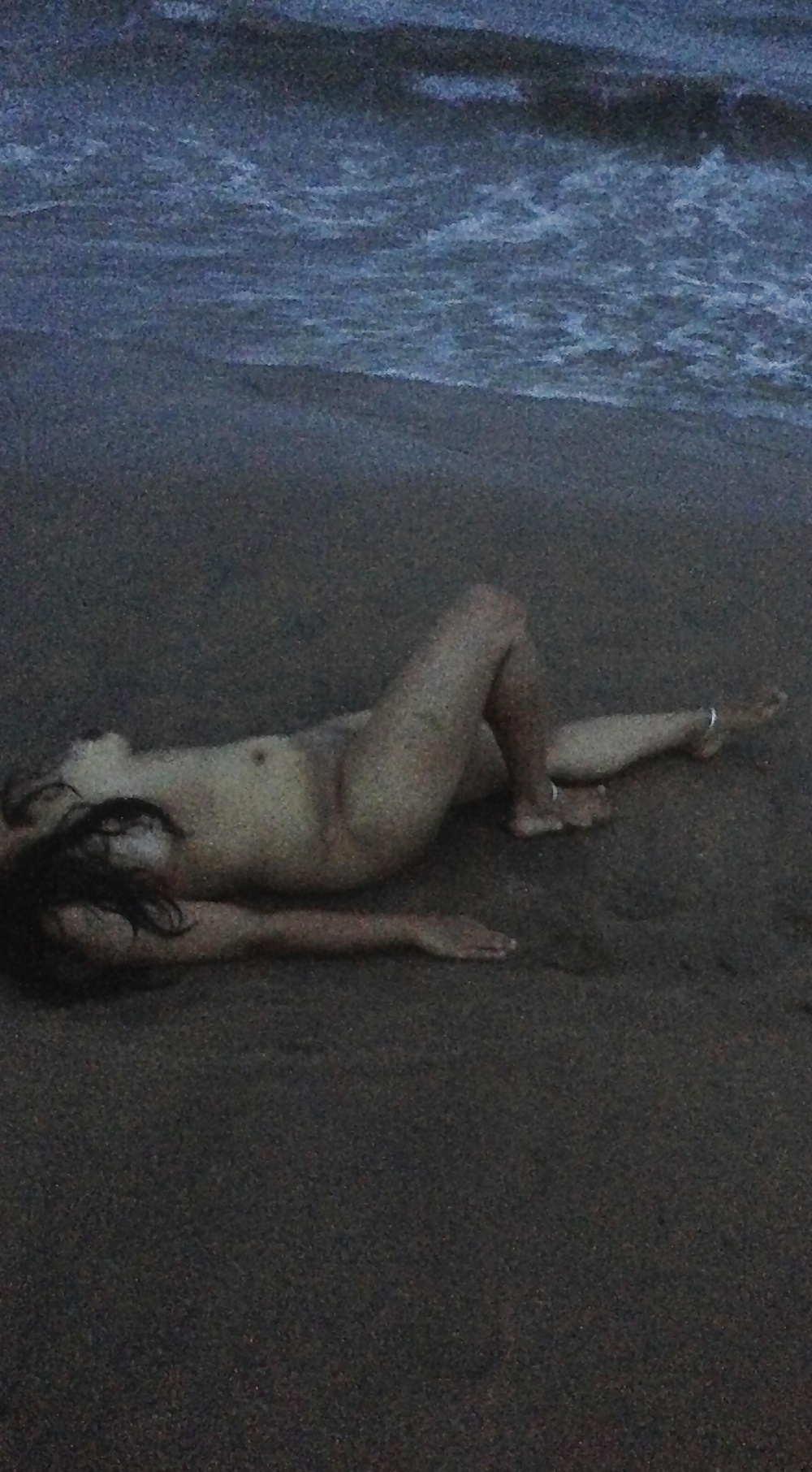 Indian Desi Aunty MILF Hot Wife Swinger Cuckold at Beach pict gal
