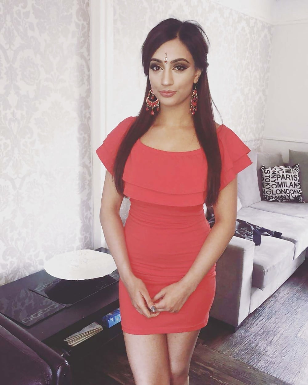 Sexy Indian & Paki babes pict gal