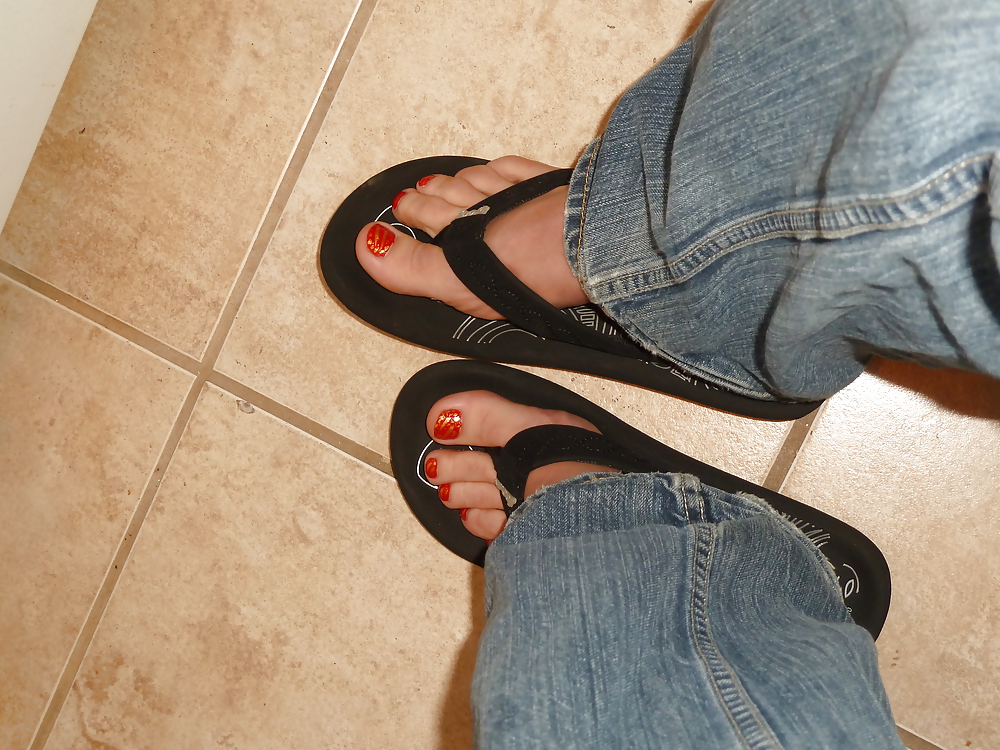 flip flop feet babe pict gal