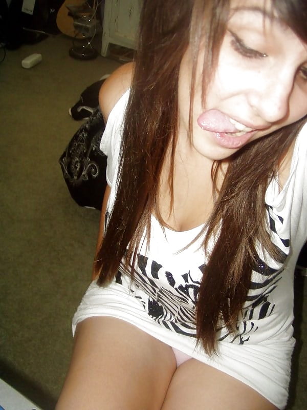 Yet more Emo pict gal