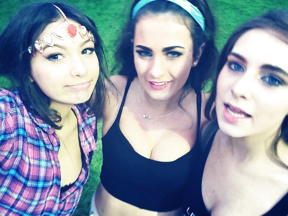UK Facebook Teens - Ellie & Courtney & Friends pict gal