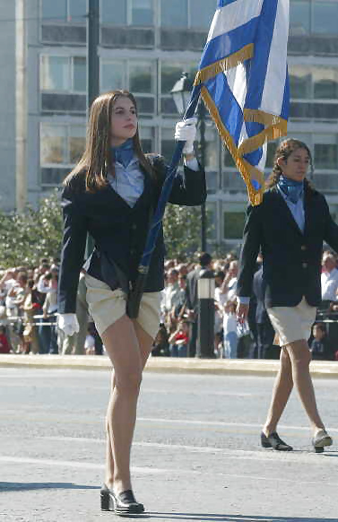 CANDID GREEK BEAUTIES!! pict gal