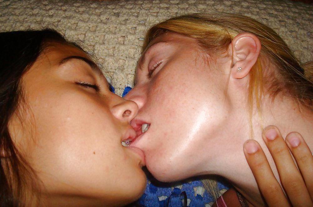 kissing girls 5 pict gal