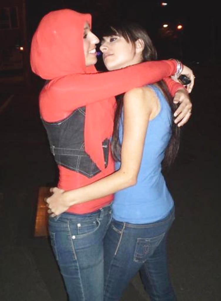 Arab Kissing 03 pict gal