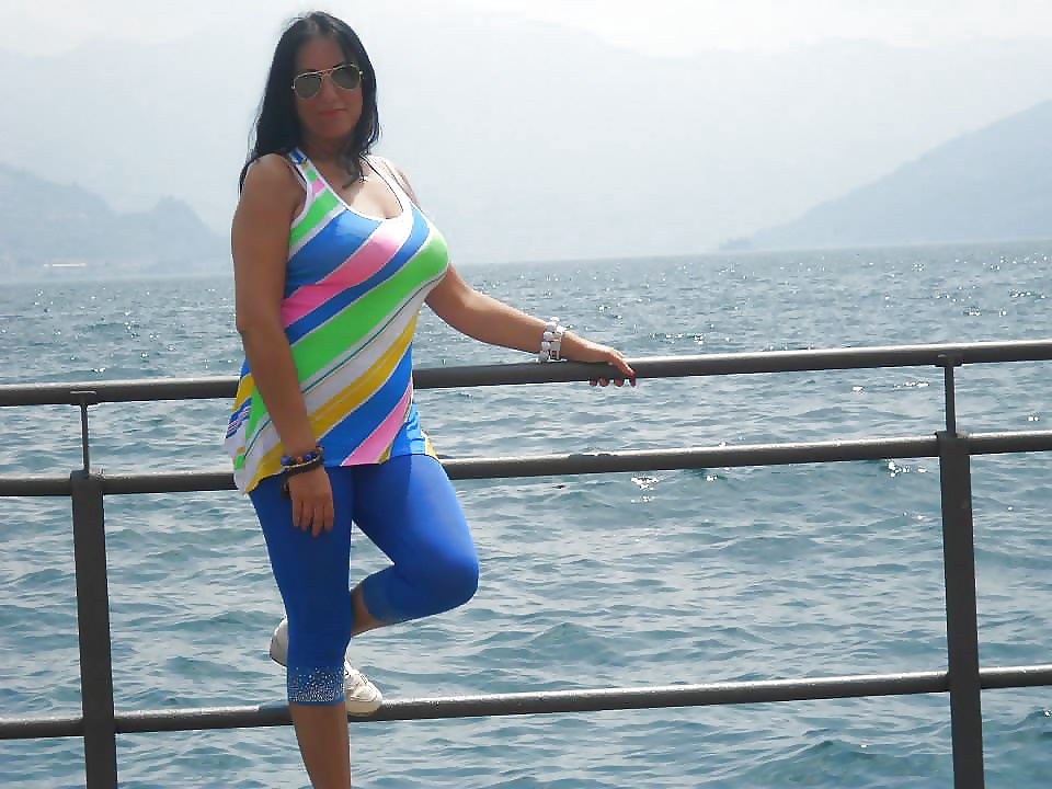 Sexy MATURES and MILFs 46 pict gal