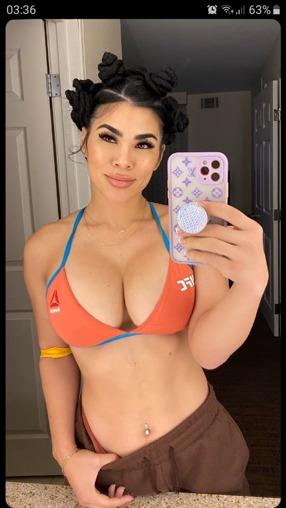 Rachael Ostovich- 23 Photos 