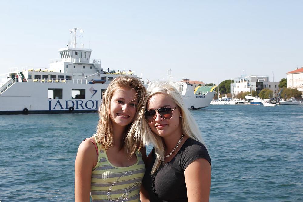 2 Blonde Teens On Vacation pict gal