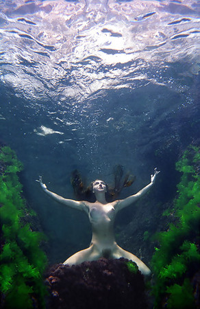 naked-underwater