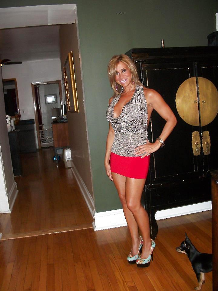sexy moms with great legs from my friends and facebook pict gal