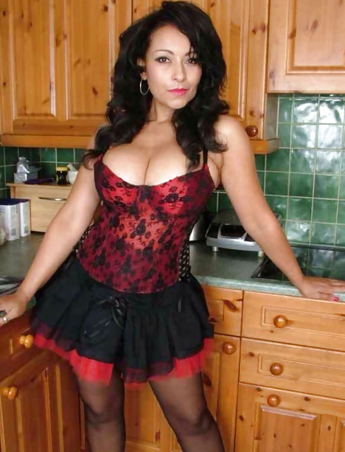 UK, British MILFs and matures. Would you? pict gal