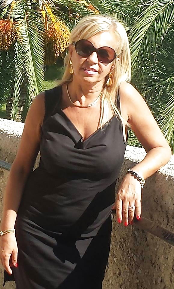Italian MILF Viola fb pict gal