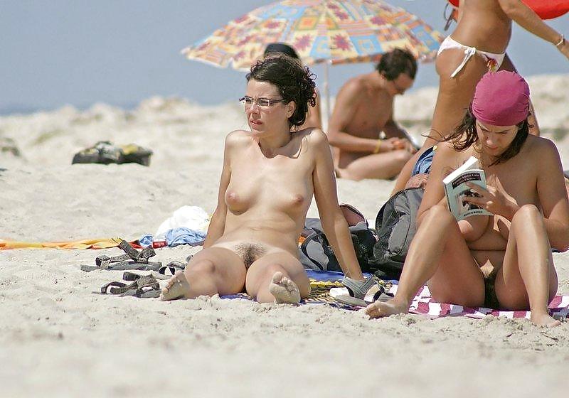 Beach Nudist girls pict gal