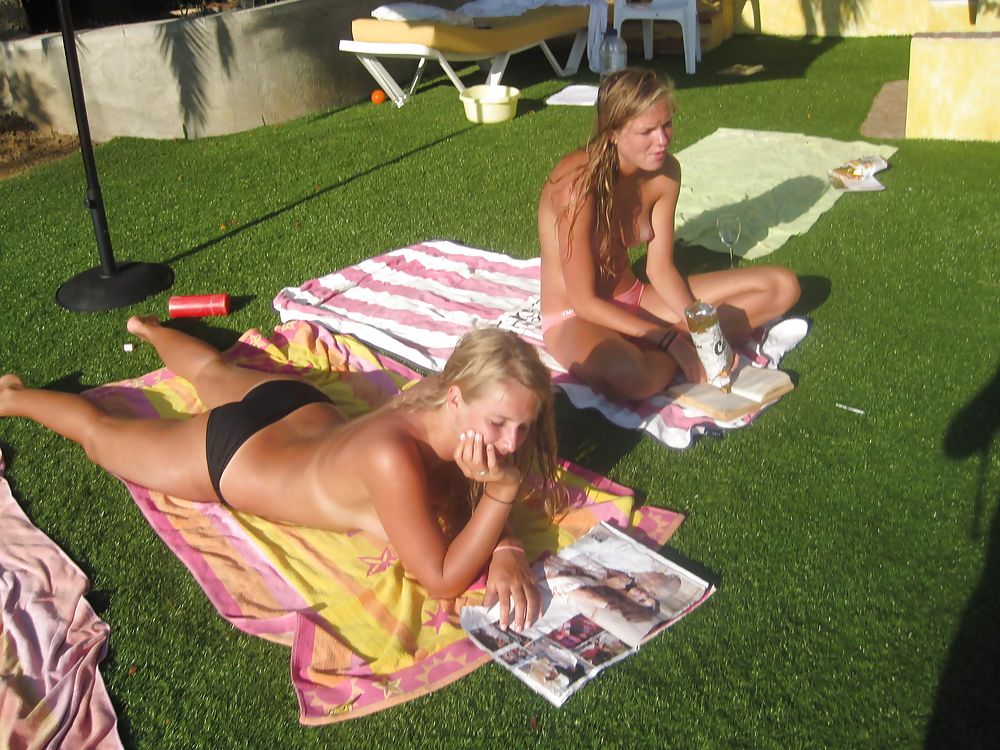 Teengirls in the pool pict gal