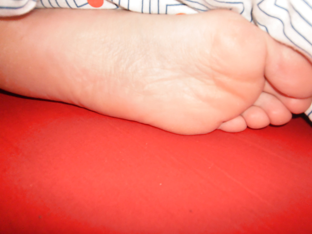 BB 's Feet 2012 - Foot Model with long toes, slender feet pict gal