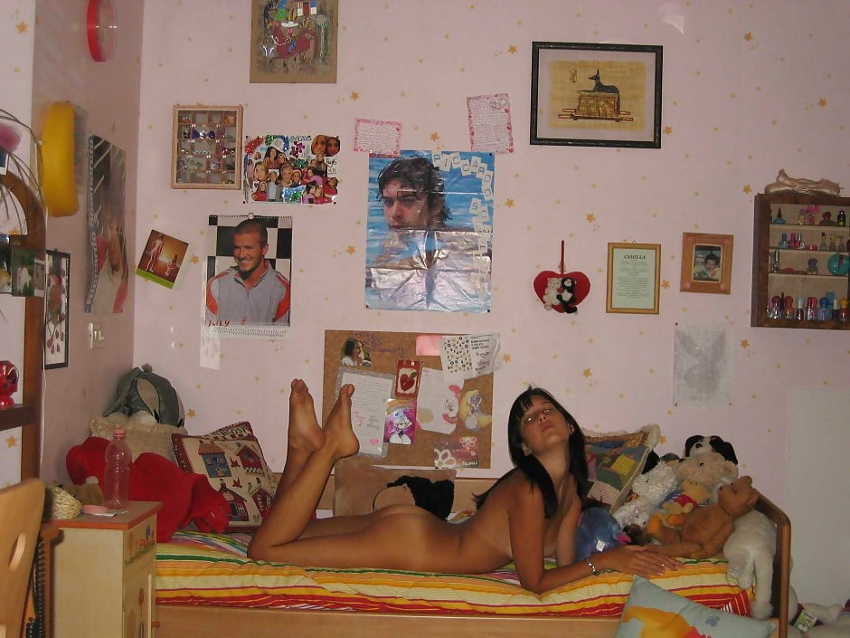 Teen on a vacation shows her tan line pict gal