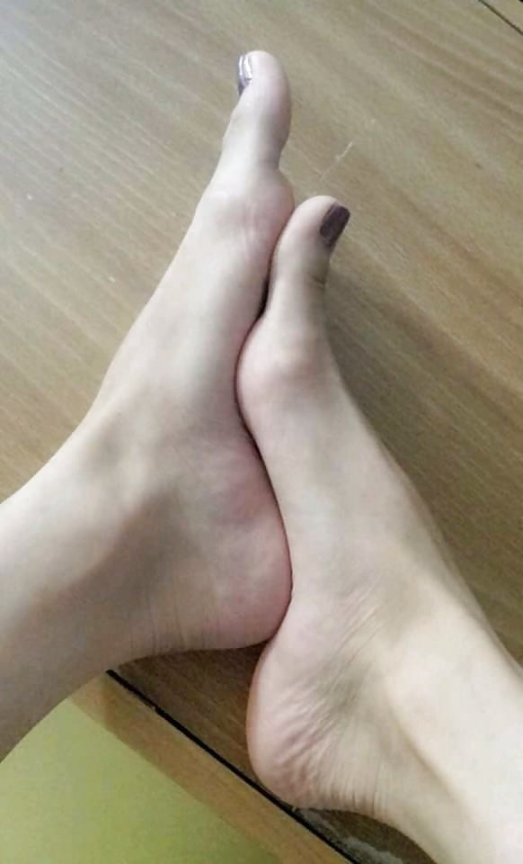 Nice Feet - FaceBook pict gal