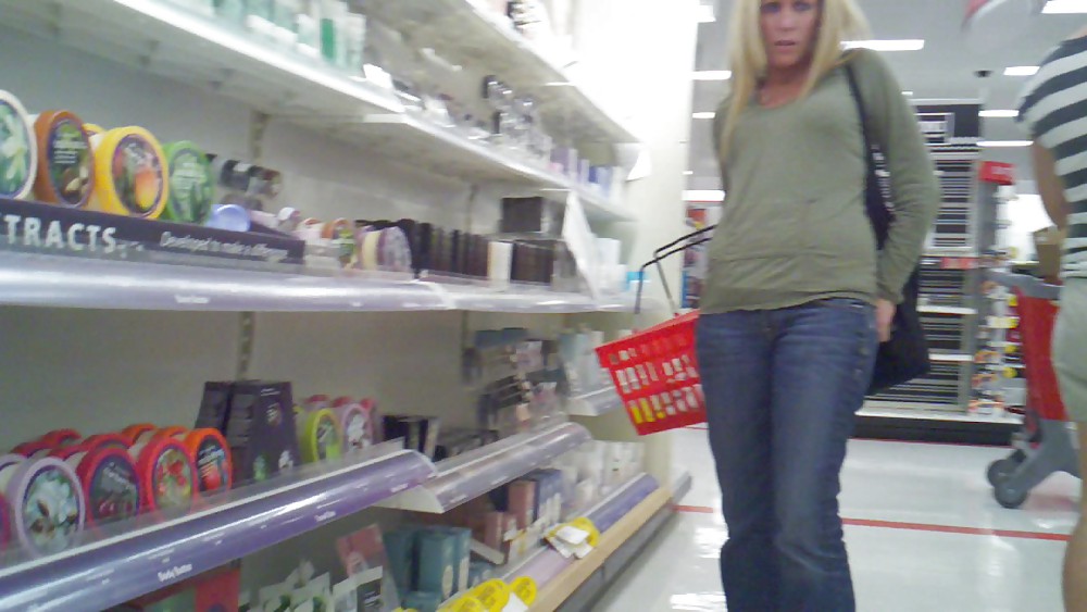 More Target Chicks and Milfs pict gal