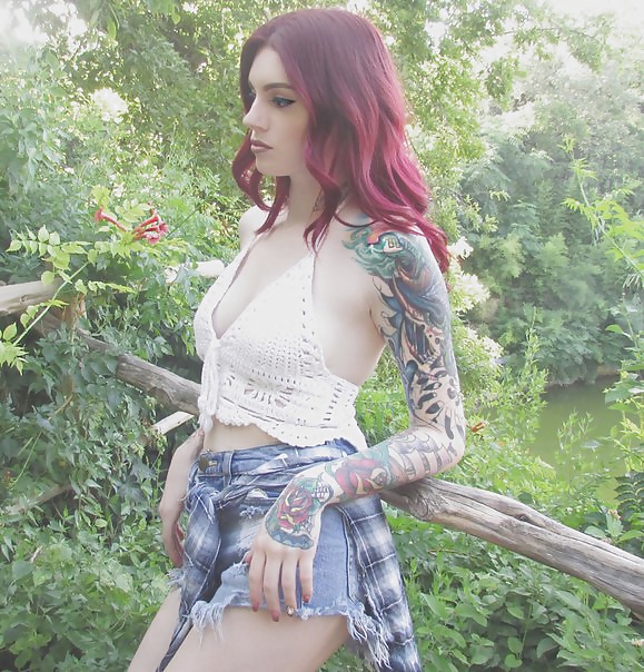 Beautiful Girls with tattoos pict gal