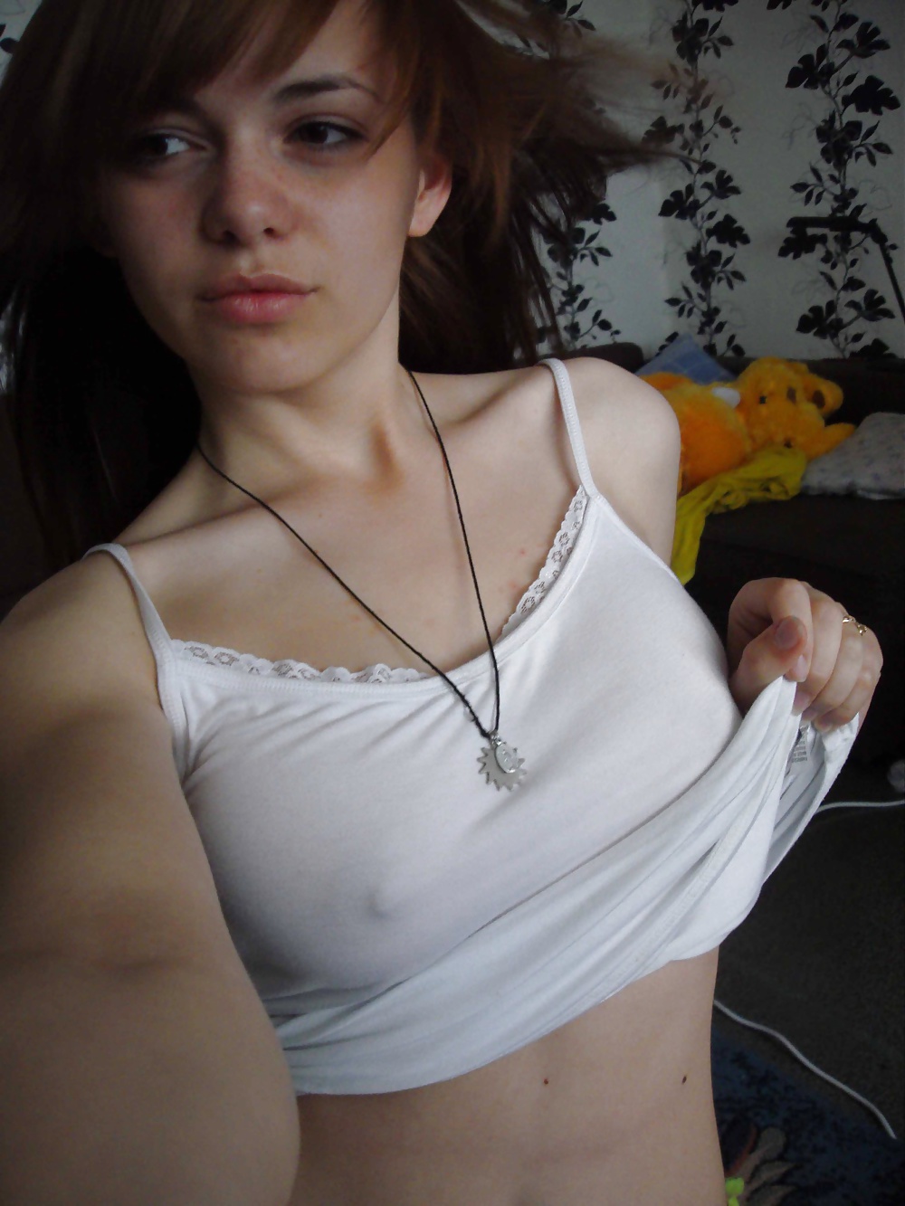 Russian teen knows how to work the camera pict gal