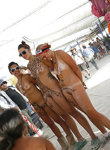 Beach Body Painting pict gal