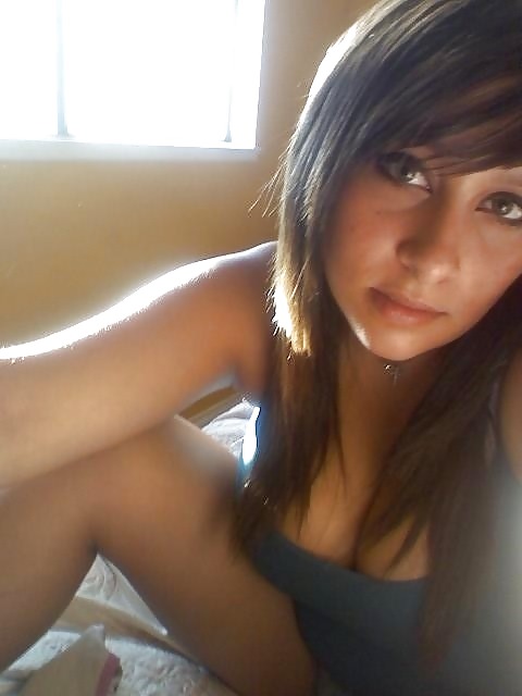 Busty girl photographed herself. pict gal
