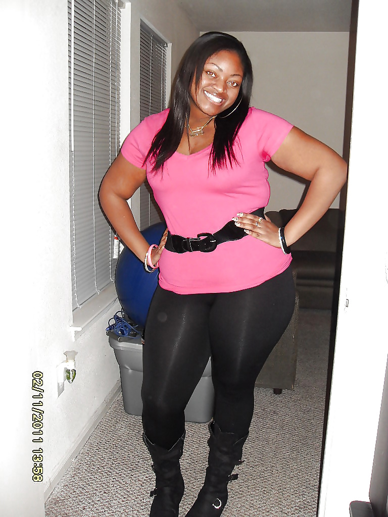 Thick Girls in Tight Clothes pict gal