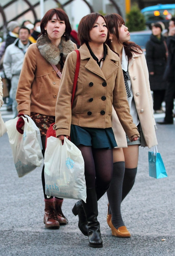 Street Pantyhose - Real Life Asian Cunts in Tights - 40 Photos 