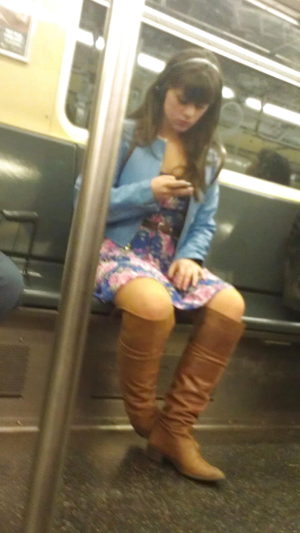 New York Subway Girls 173 pict gal
