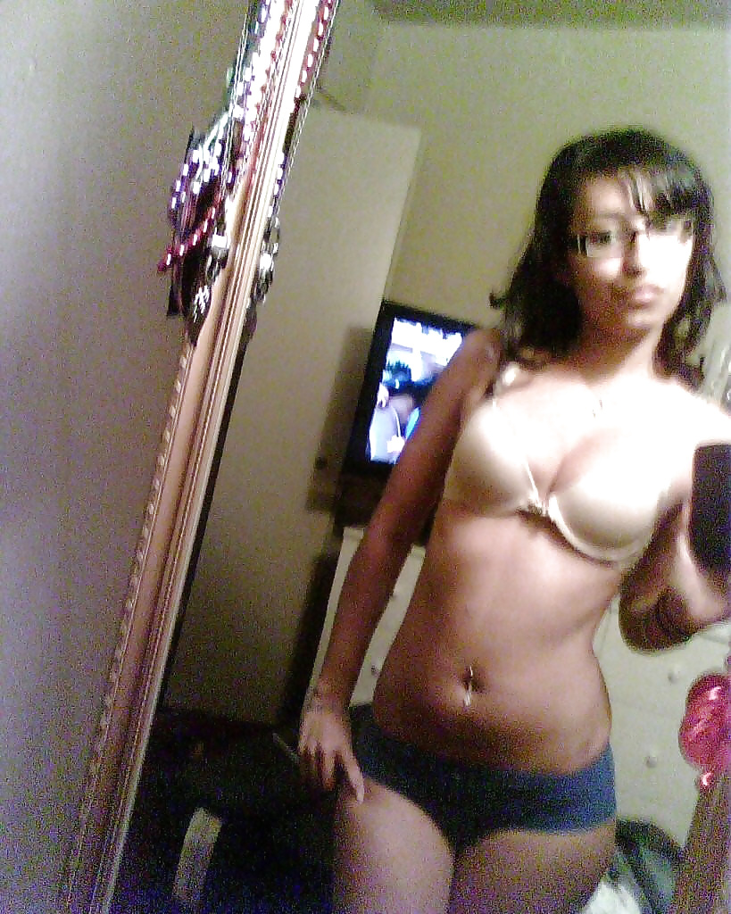 Cute Latina With Ass Wearing Glasses pict gal