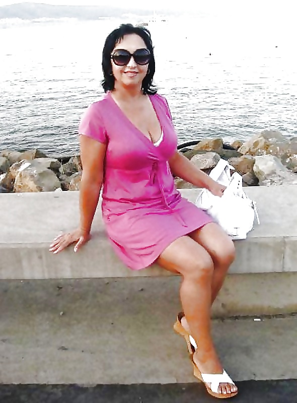 Sexy MATURES and MILFs 37 pict gal