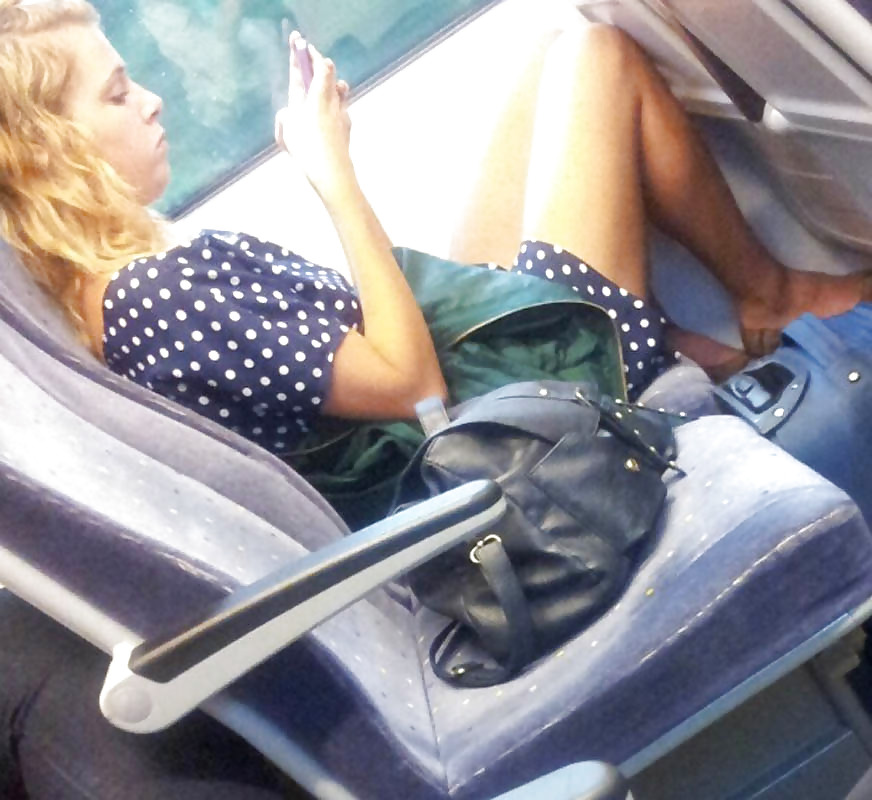Sexy Young Teen on the Train pict gal