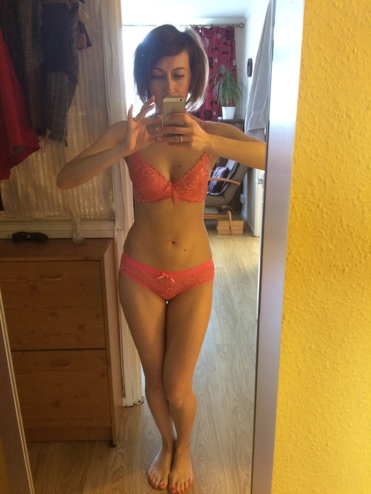 Selfies d'une amatrice et sa lingerie - 48 Photos 