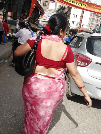 Sexy nepali mom showing red bra in market