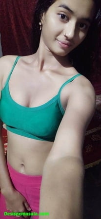 Sexy desi Figure Girl Showing Cute And Tite Boobs