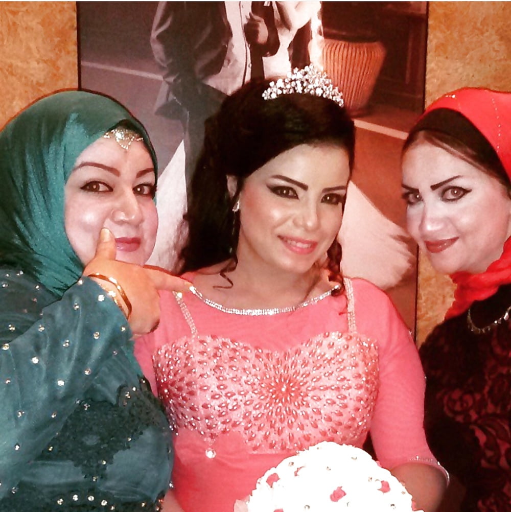 Arab Egypt Mona elroby and her family pict gal