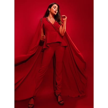 pooja hegde recent photoshoot pictures         