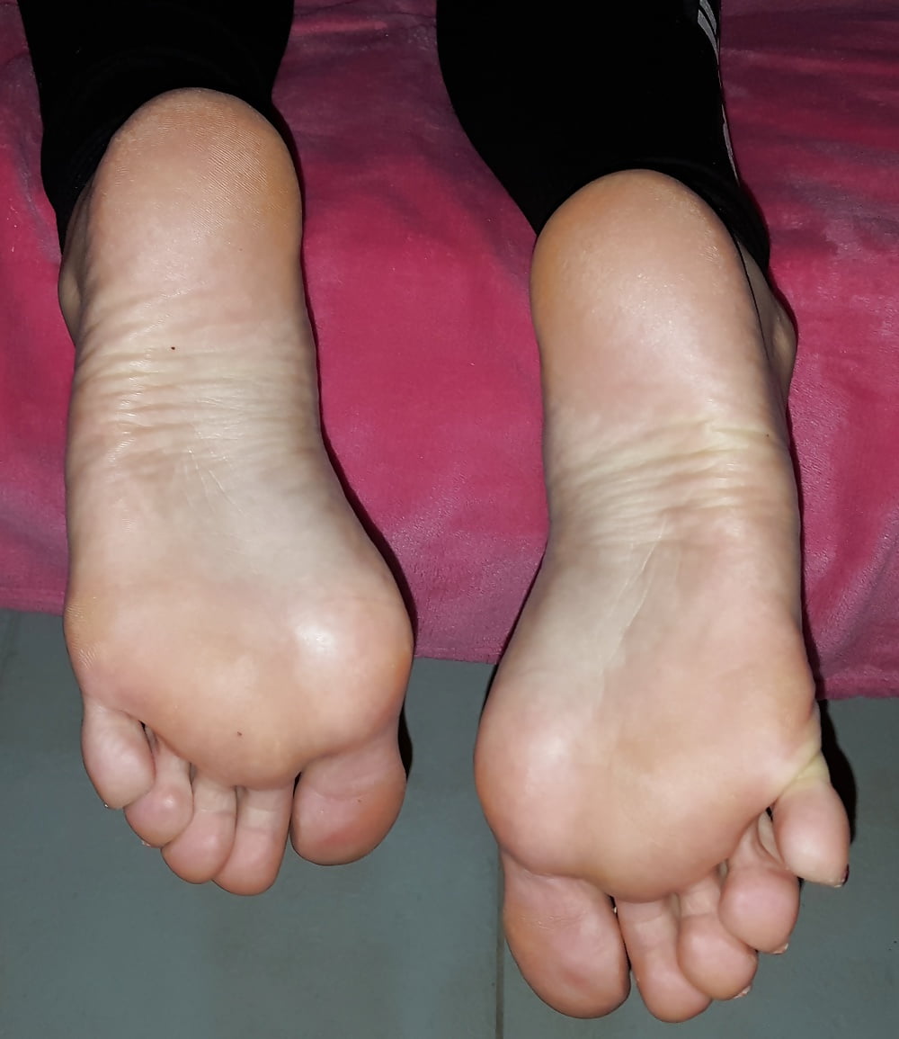 Lena's sexy (size 40) feet pict gal