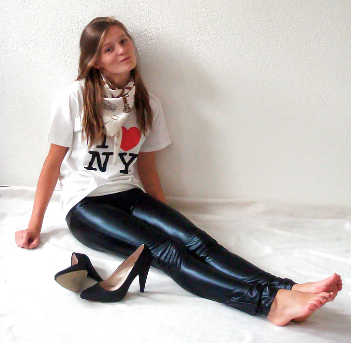 Feet and leggings pict gal