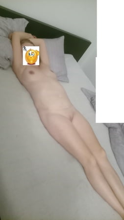 me naked in bed         